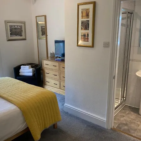 Ebor House Bed & Breakfast 4*